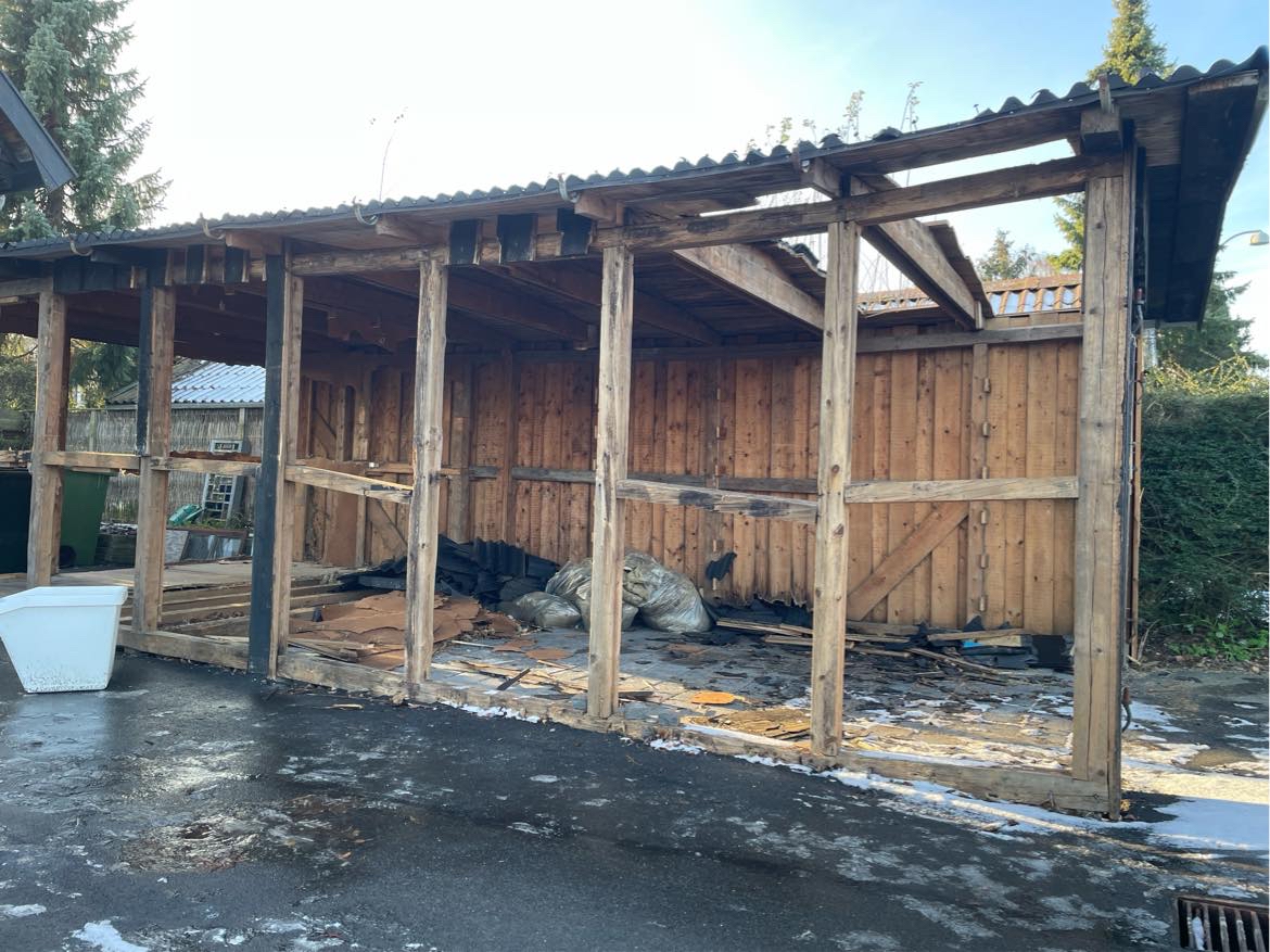 Fjerne gammel garage inkl. byggeaffald