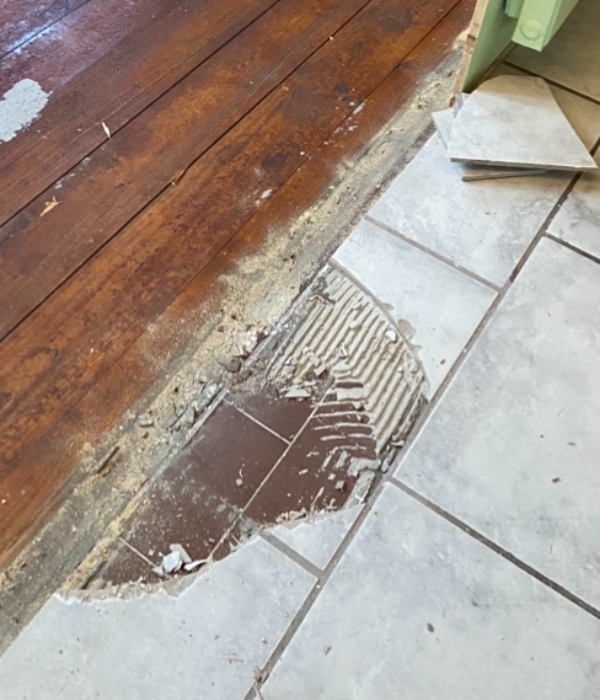 Fjernelse af flisegulv