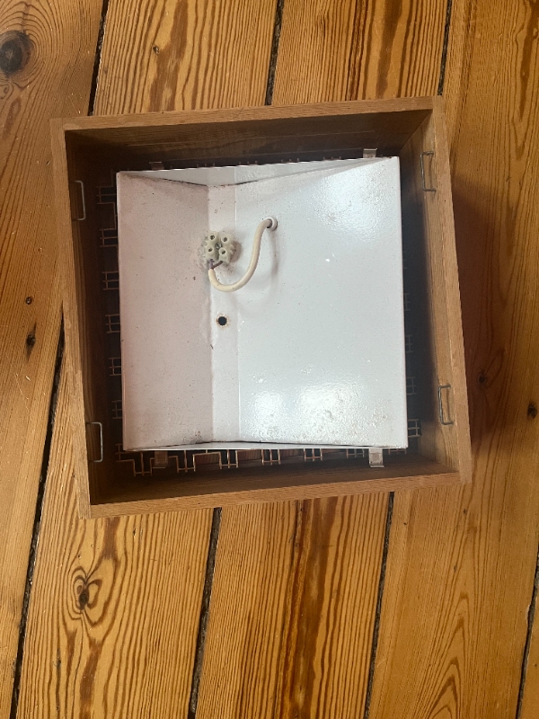 hænge lamper op og sætte ny ledning i