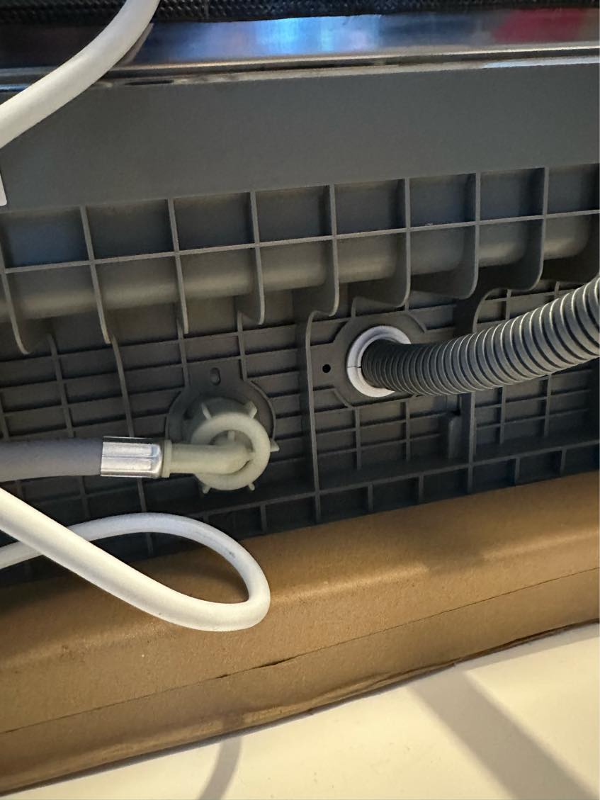 Installation af bord opvaskemaskine, og afløb