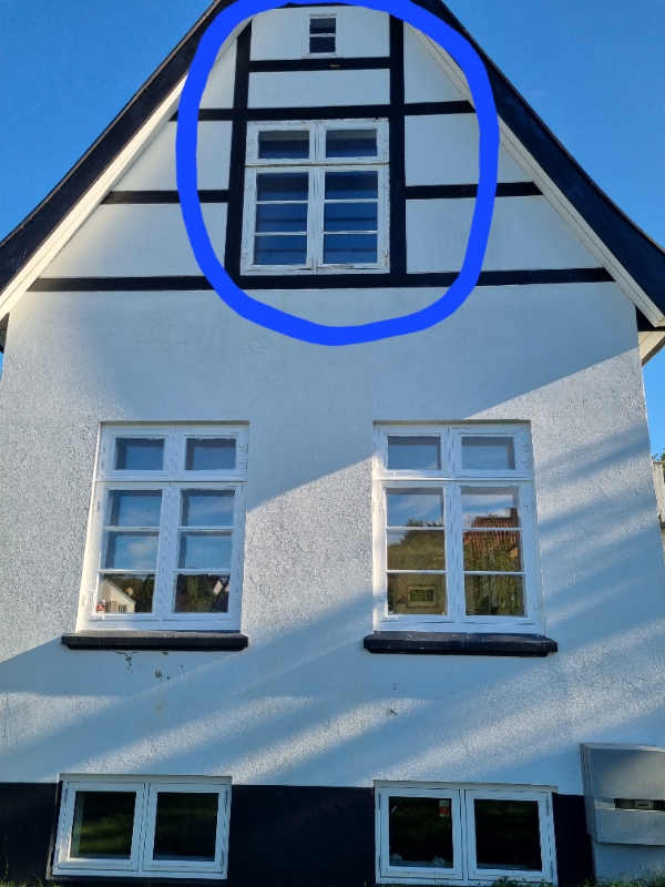 Vindue- skrab af maling og mal vinduerammer