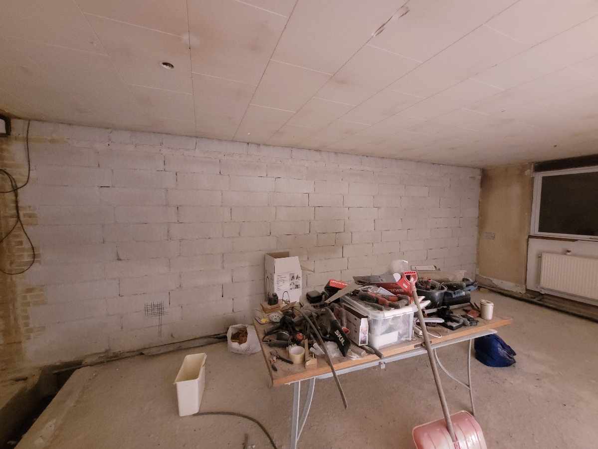 Fylder huller i gasbeton ydervæg