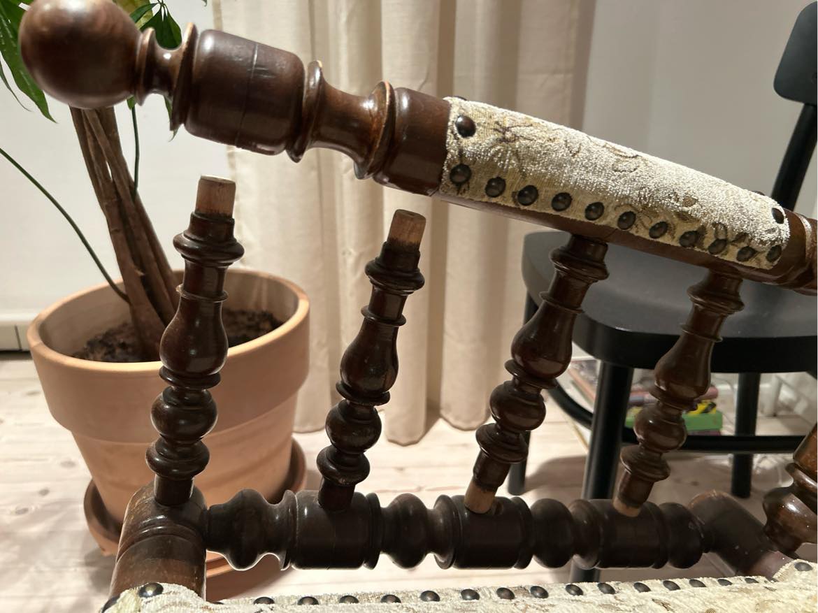 Hjælp til reparation af gammel gyngestol og bord