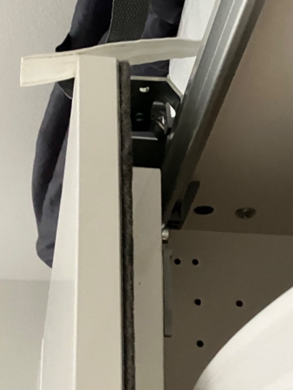 Montering af skydedør på garderobeskab