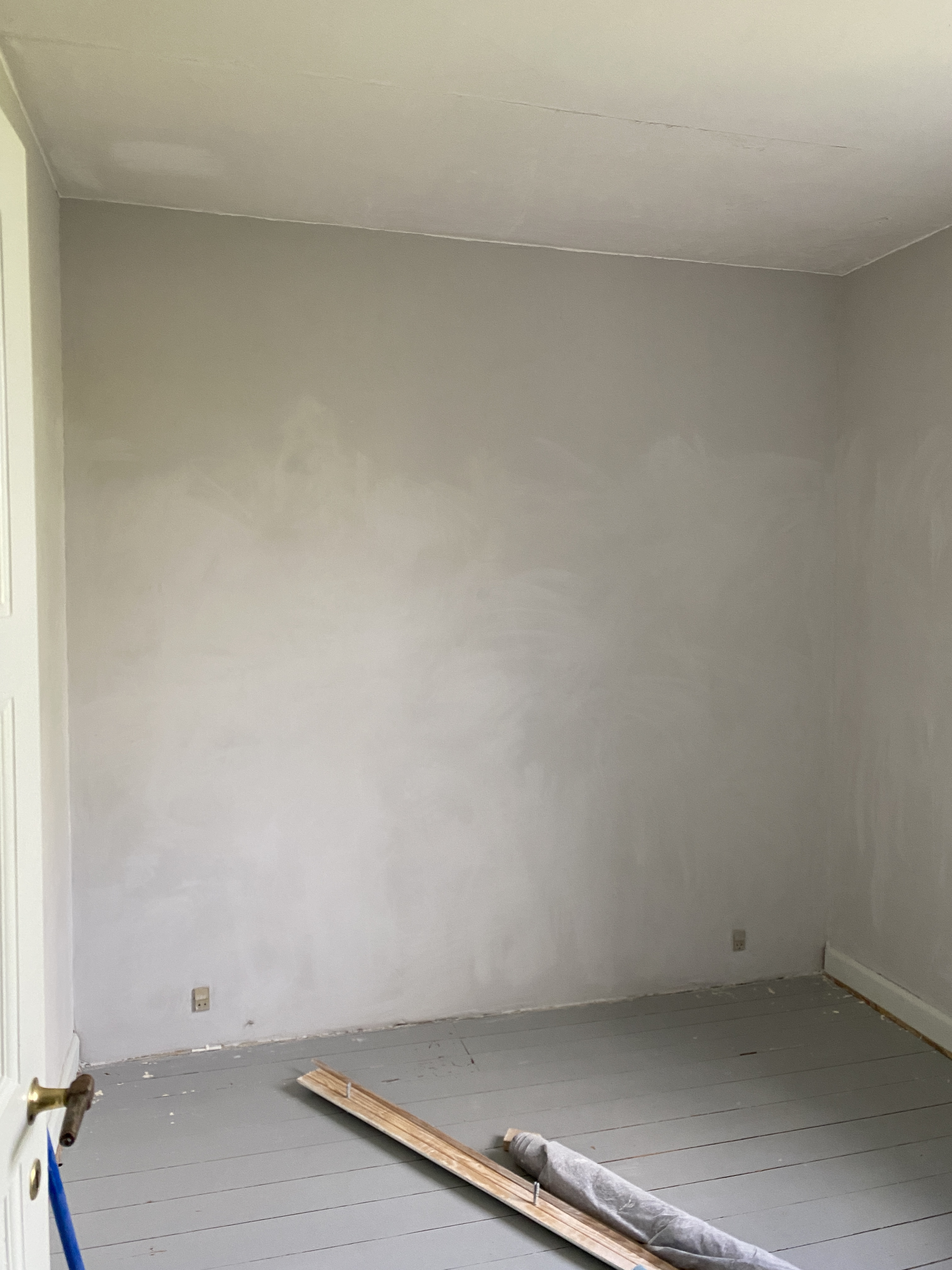 Opsætning af grundet glasfilt - ca 25 kvm vægareal