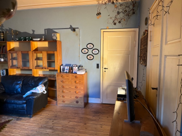 Male 2 stuer inklusiv alt træværk (ikke radiatore, men alt andet! Inklusiv maling osv.  