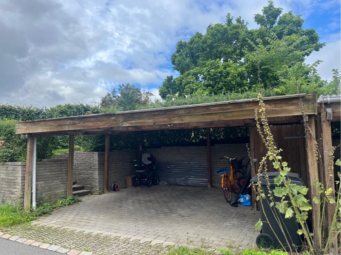 Skiftet tag og brædder på carport