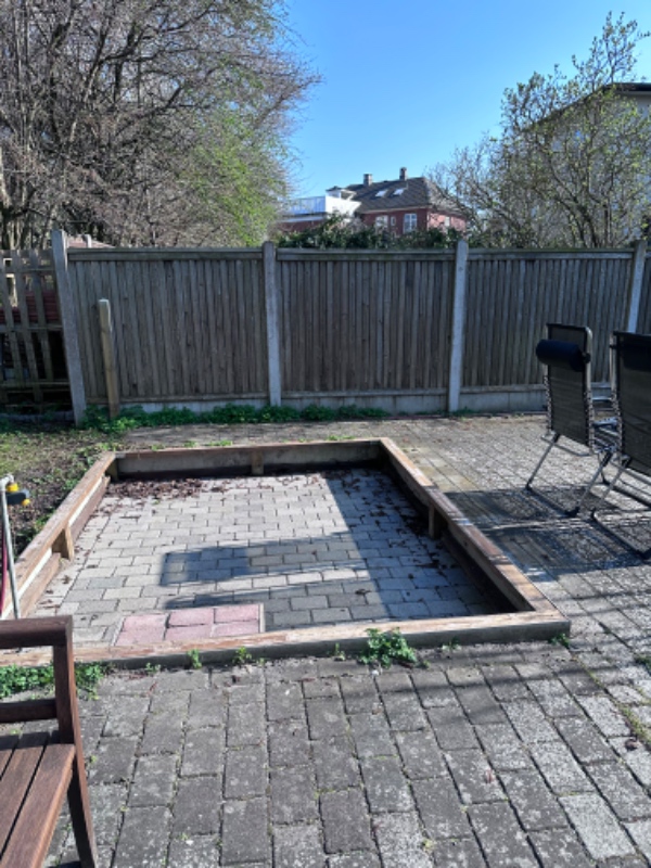 Lagt ny terrasse med eksisterende fliser - skal flyttes fra et sted i haven til andet.