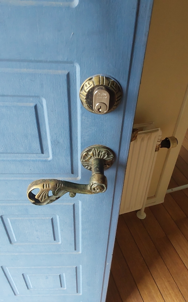Vil gerne  havde udskiftet min 2x låse ( hoveddør/bagdør) til noget mere moderne  lås