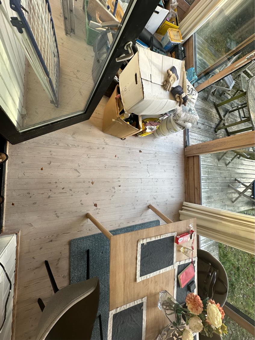 Gulve males I højglans maling