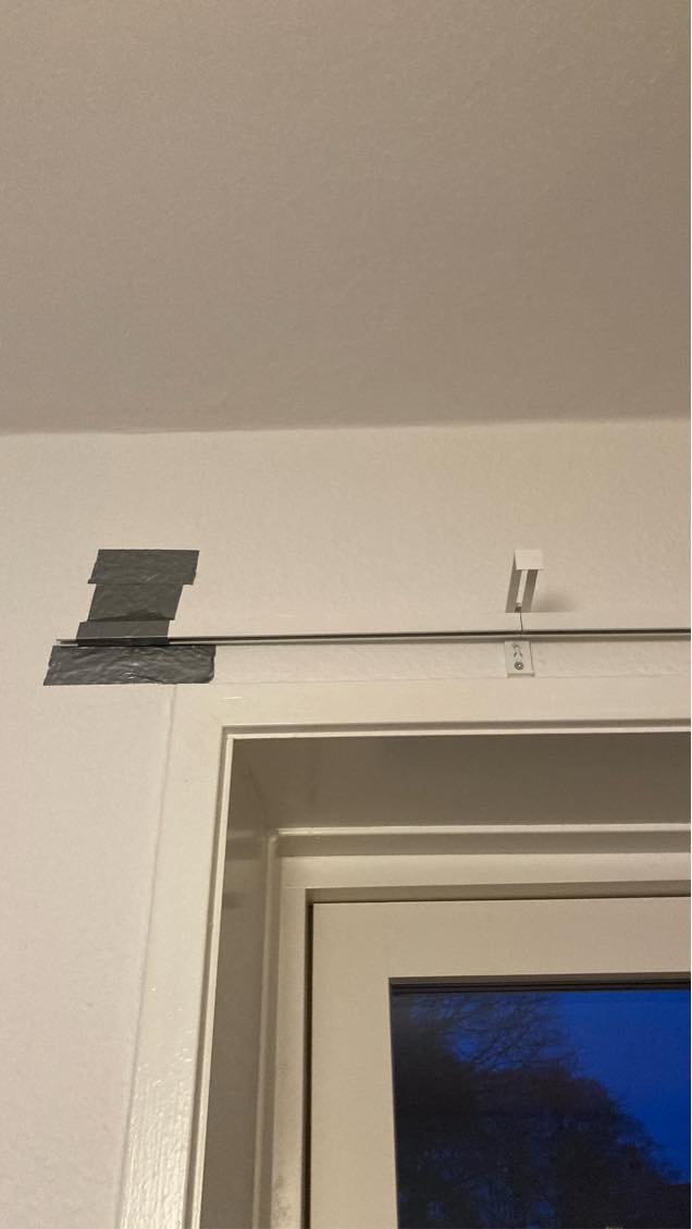 Ophæng af spejl og noget til gardinstang