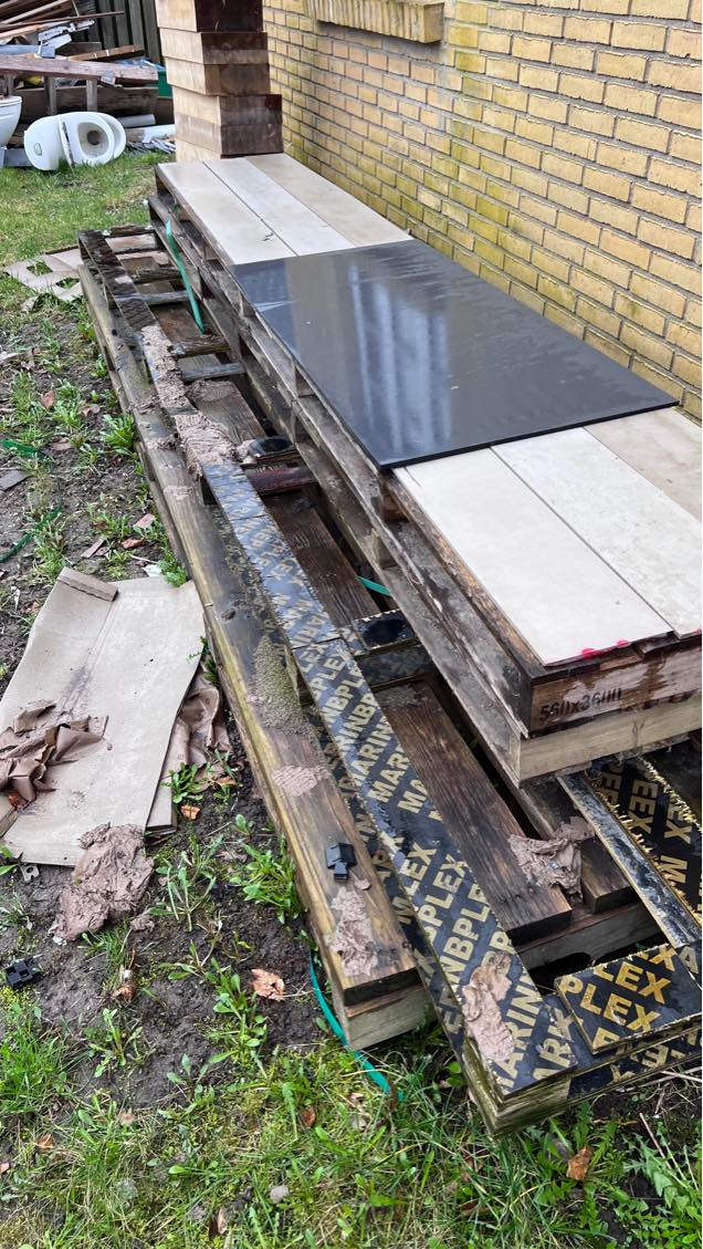 Have smidt byggeaffald ud