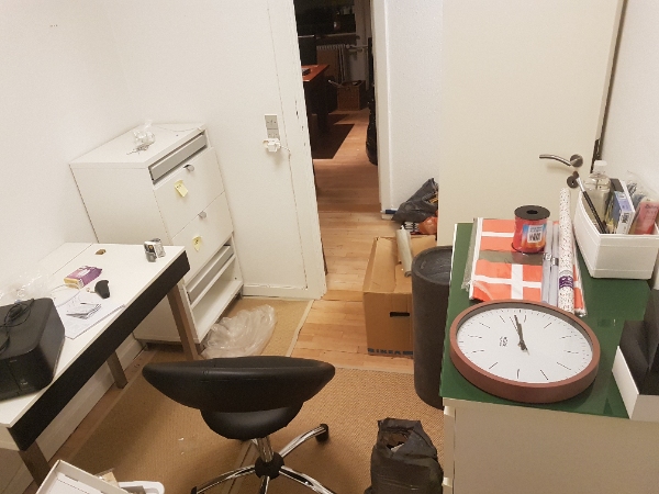 Bordkaffelse af møbler og skrald, afhentning fra 1 sal