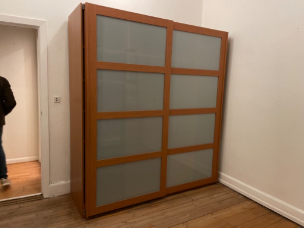 Skille garderobeskab