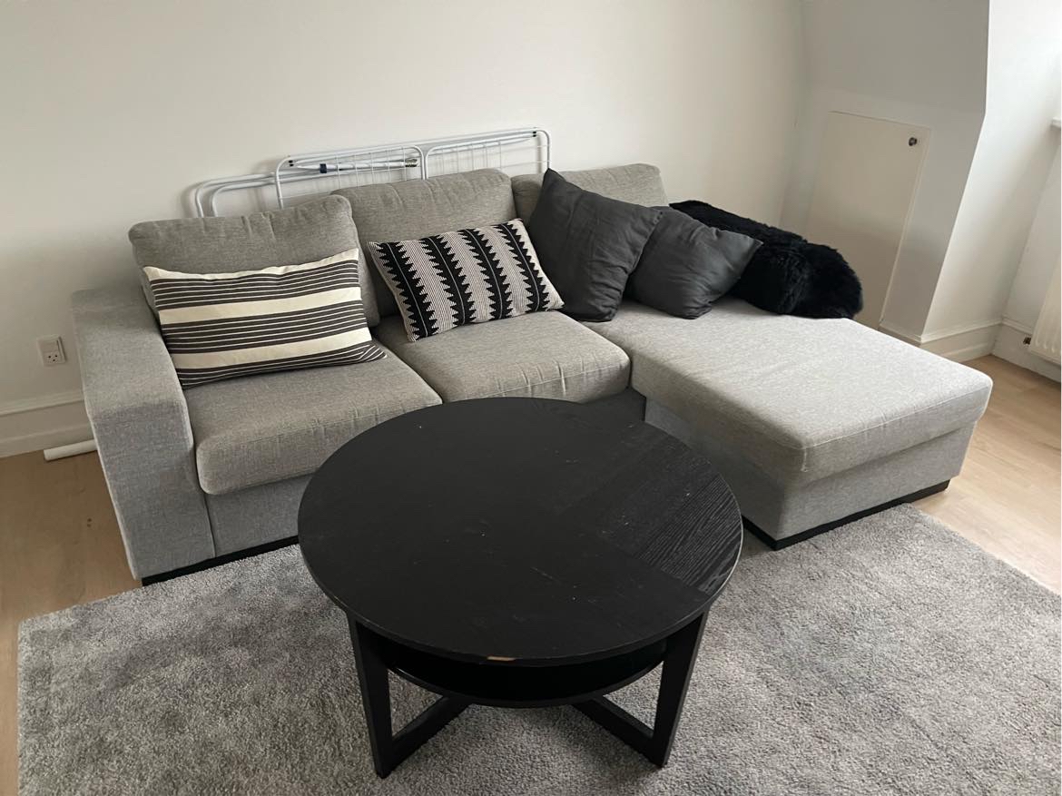 Møbler til udsmid fra 5.sal lejlighed