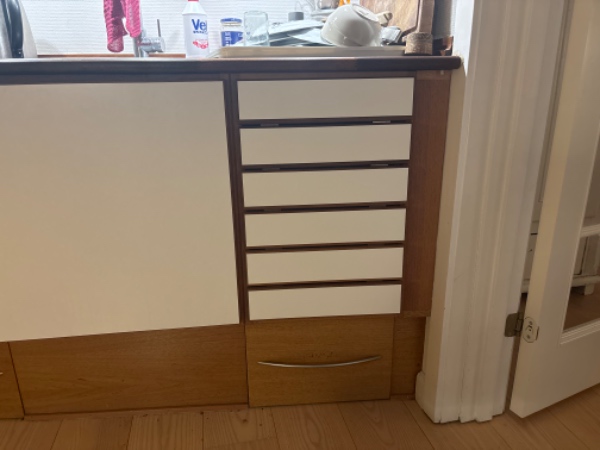 Jeg skal have installeret en smal opvaskemaskine i et skab i mit køkken.