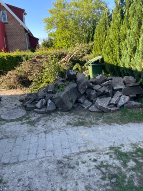 Afhentning af haveaffald med kran