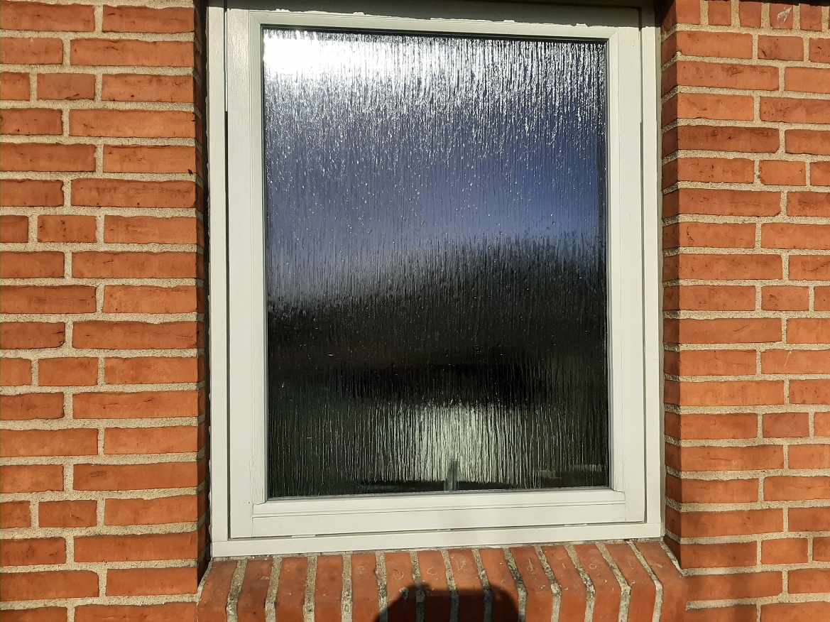 Udskiftning af vinduesbånd og reparation ved dører