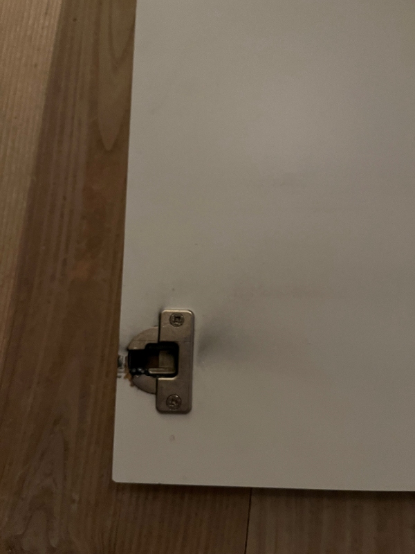 Montere front til indbygget køleskab og opvaskemaskine. Ældre Ikea skab