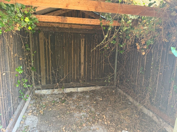 Fjernelse af lille skur med asbesttag