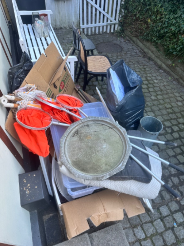 Afhentning af ting til forbrændingen