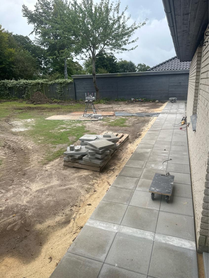 Anlæggelse af ny græsplæne.