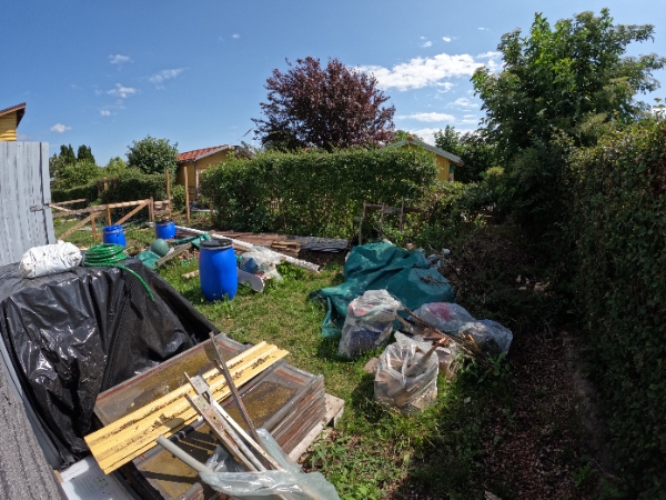 Kørt en masse materialer væk fra grund, stor del til genbrug/losseplads og resten til opmagasinering