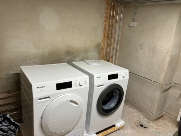 Vaskemaskine tilslutning (der skal laves ny hane på rør)