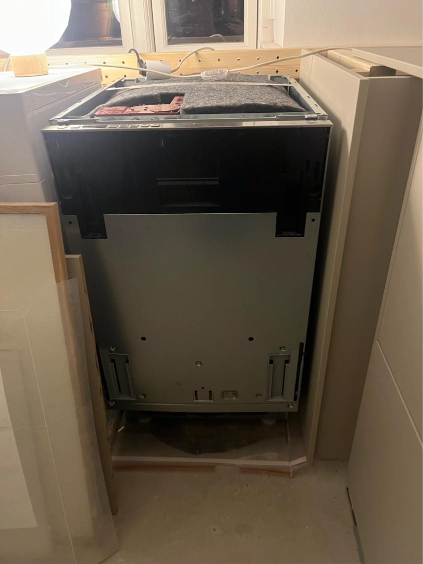 Sætte fronter fast på opvaskemaskine etc