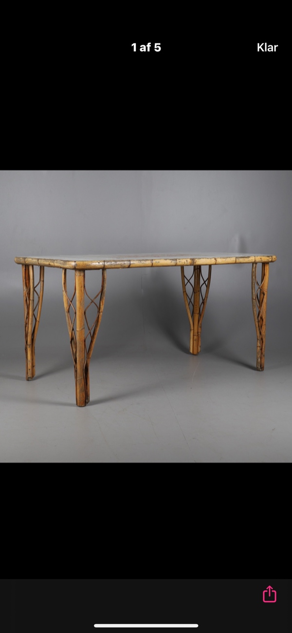 Kørt et mindre bord samt en enkeltseng fra Frederiksberg til Gentofte