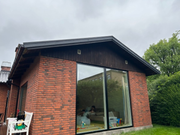 Maling af udhæng på hus