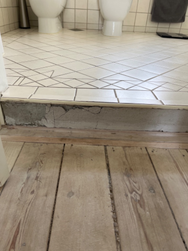 Reparere knæk i cement trappe ude