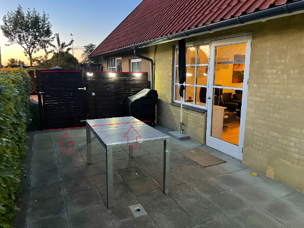 Hegn og låge til terrasse