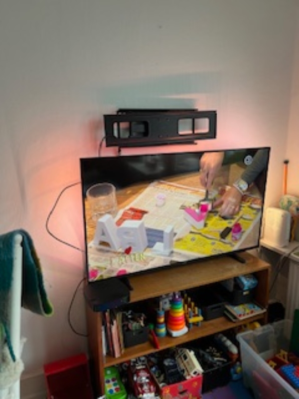 Opsætning af 3 rullegardiner & TV i eksisterende TV ophæng