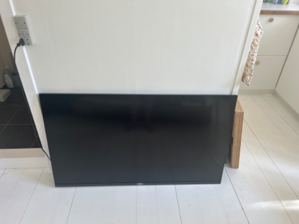 Ophængning af tv på væg og samling af garderobe skab fra jysk