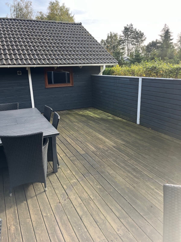 Højtryksrensning og oliering af terasse