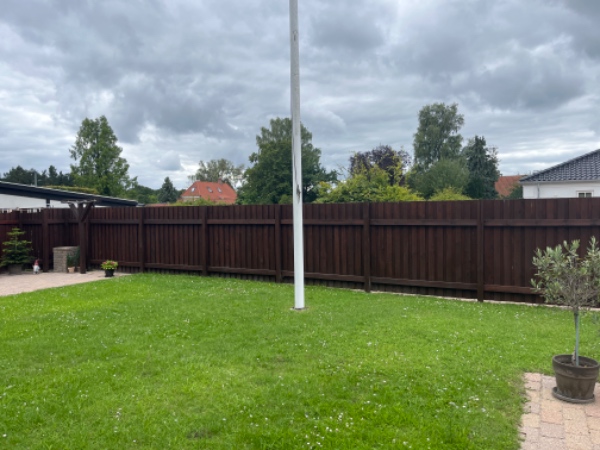 Klipning af 15 m bøgehæk, ordne bed 15x1m med ny ukrudsdug, fjernelse af haveaffald ifb dette