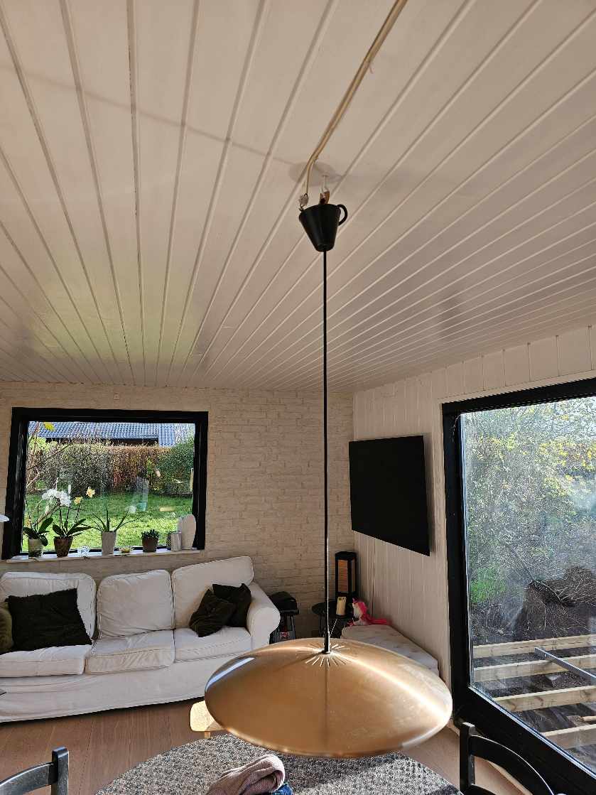 Strøm til loftslampe