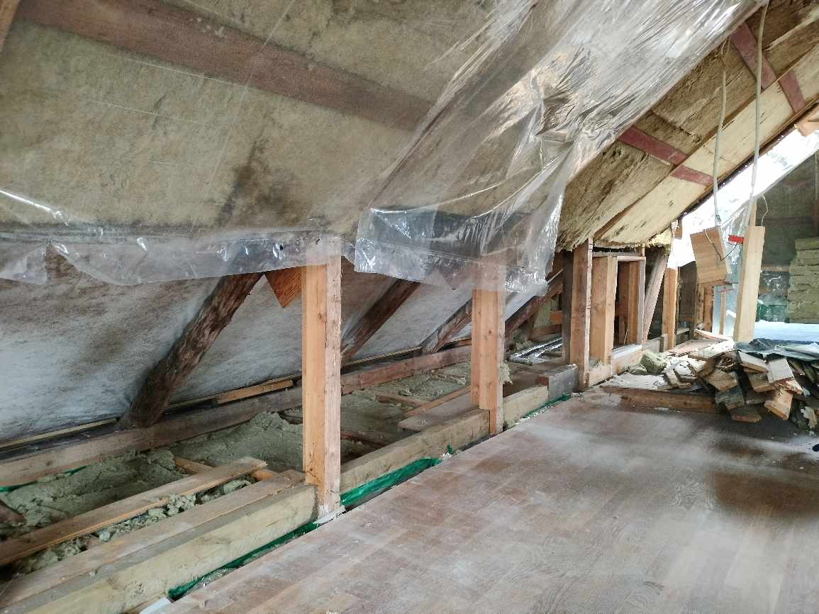 Tømmer til isolering af tag