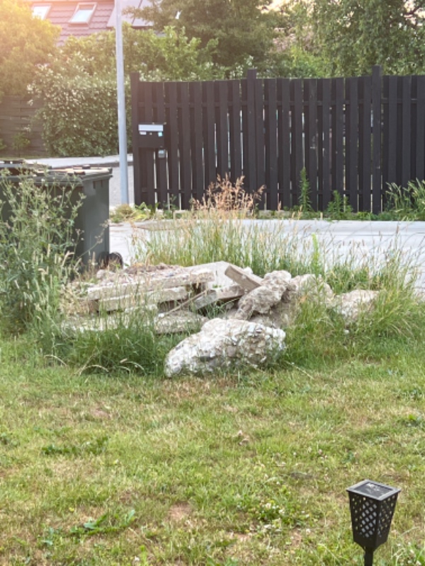 Afhentning af gamle indkørselsfliser - de er halve