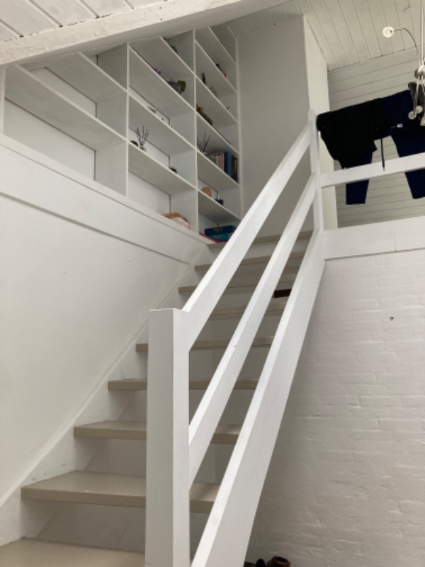 Hjælp til at flytte møbler på Genbrugsplads