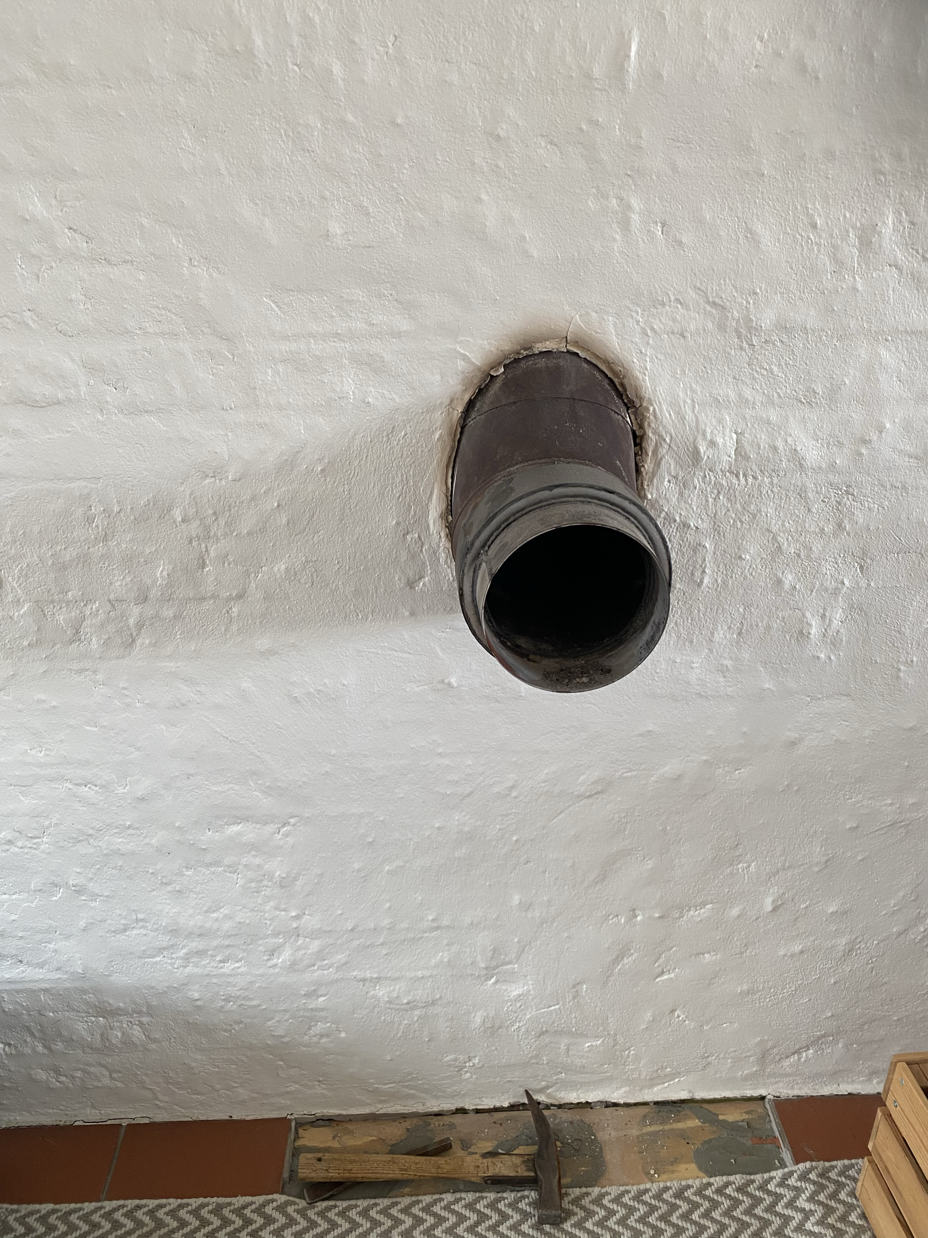 Fjerne skorstensrør og mure hullet til