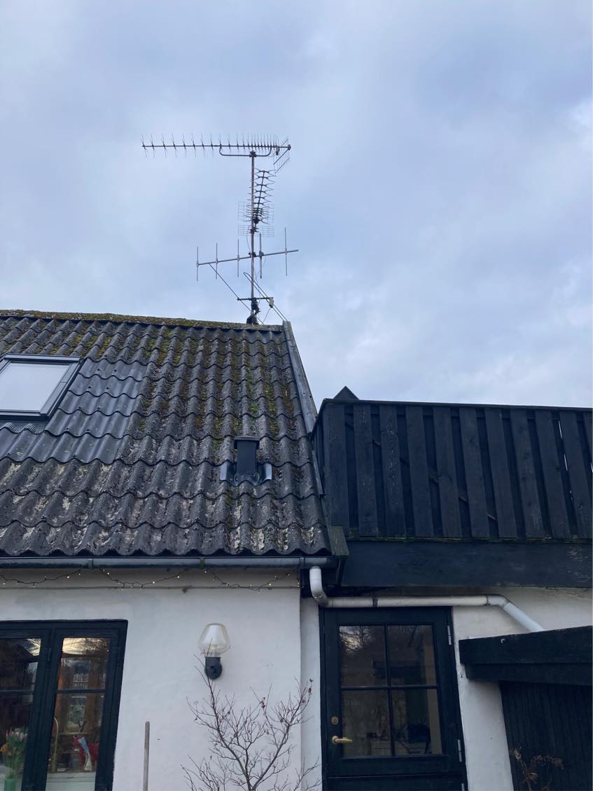 Nedtagning af gammel antenne
