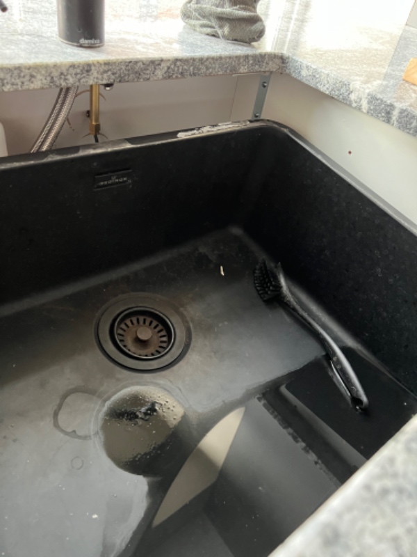 Underlimning af køkkenvask