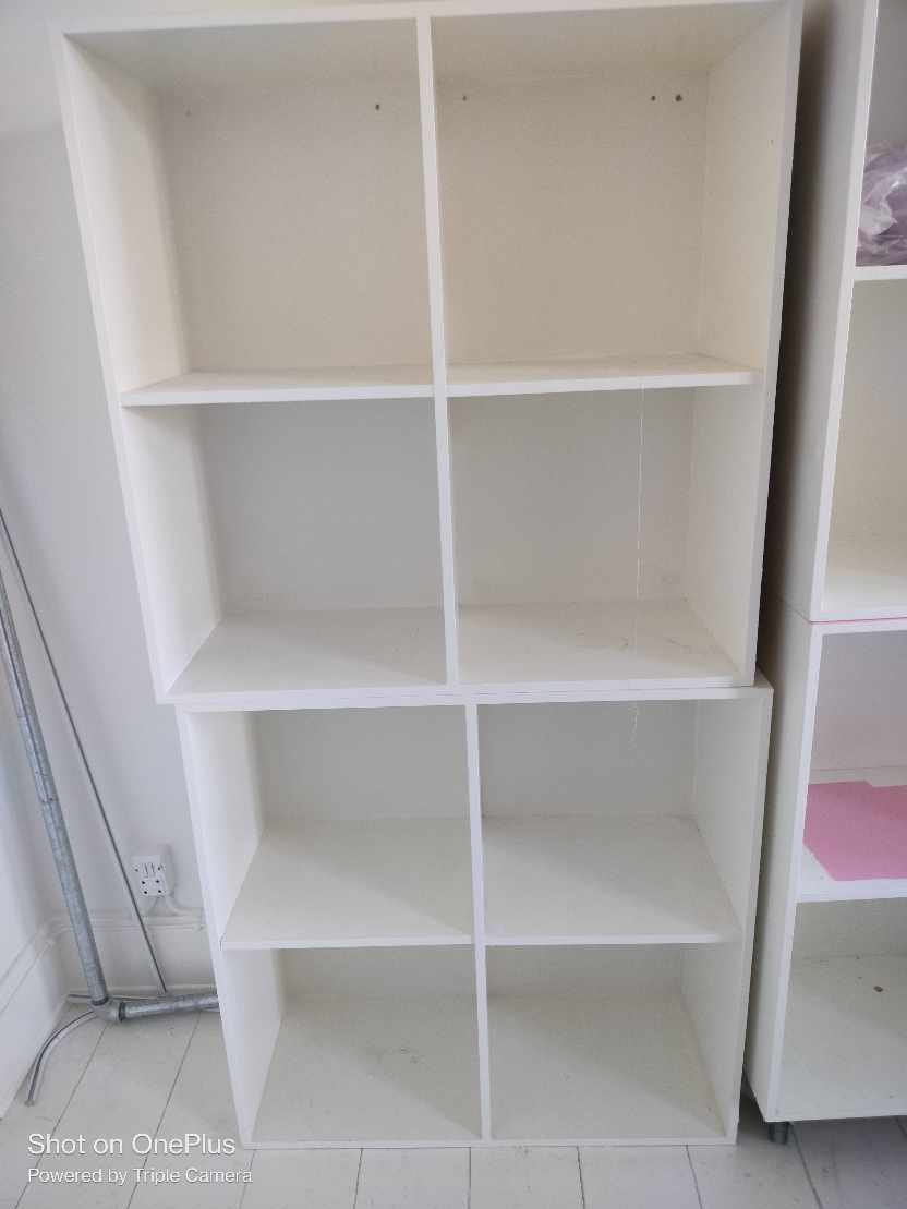 4 bogkasser skal på genbrugspladsen