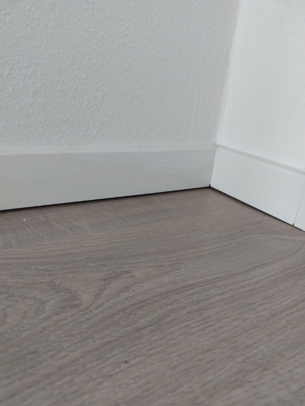 Påsætning af fod- og sand lister