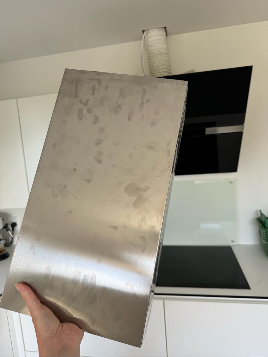 Montering af emhætteskjuler - plus utæt rør ved vask