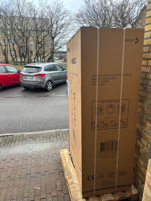 Indebæring af amerikansk køleskab