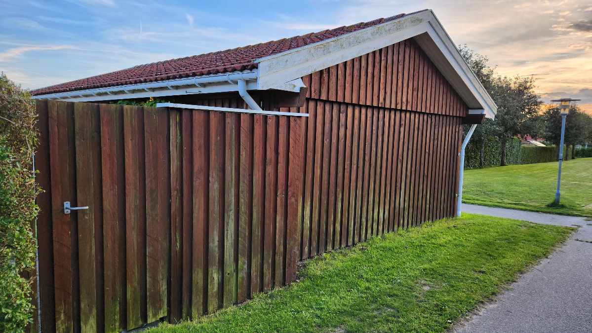 Træværk carport og skur