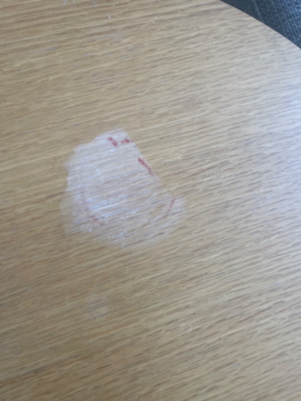 Fjernelse af pletter på borde